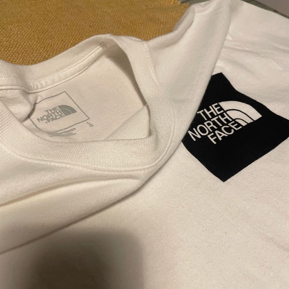 North Face T-shirt - Picture 3 of 3